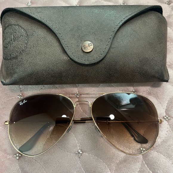 Ray-Ban Gold Aviators with Brown Gradient Lenses - Picture 1 of 1